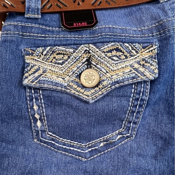 No Boundaries - Women’s Jean Shorts with Belt - Size 7 - NWT - Picture 9 of 9